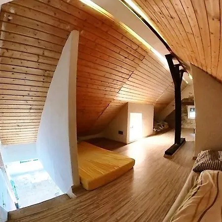 아파트 Luxury 1895 Stone & Wood Art House