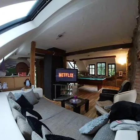 아파트 Luxury 1895 Stone & Wood Art House *