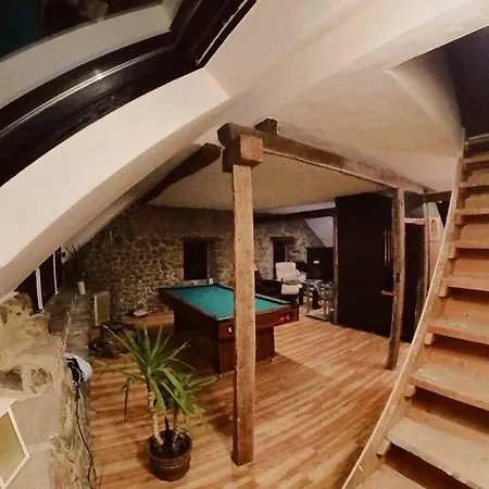 아파트 Luxury 1895 Stone & Wood Art House